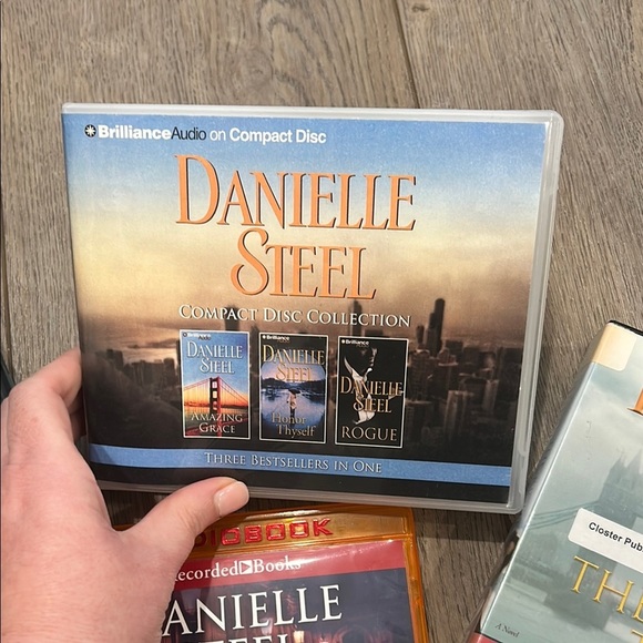 Bundle-7 Danielle Steel Audiobook CDs- Suspects, The Right Time, Betrayal, Rogue - Picture 3 of 16